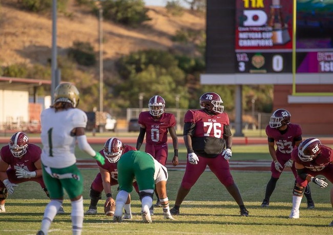 Ike Udengwu III ready to receive the snap from the center