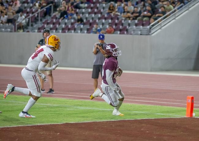 Jaden Allen on an 18-yard pass from Ike Udengwu III for a touchdown. Photo Courtesy of DavesSportsImage